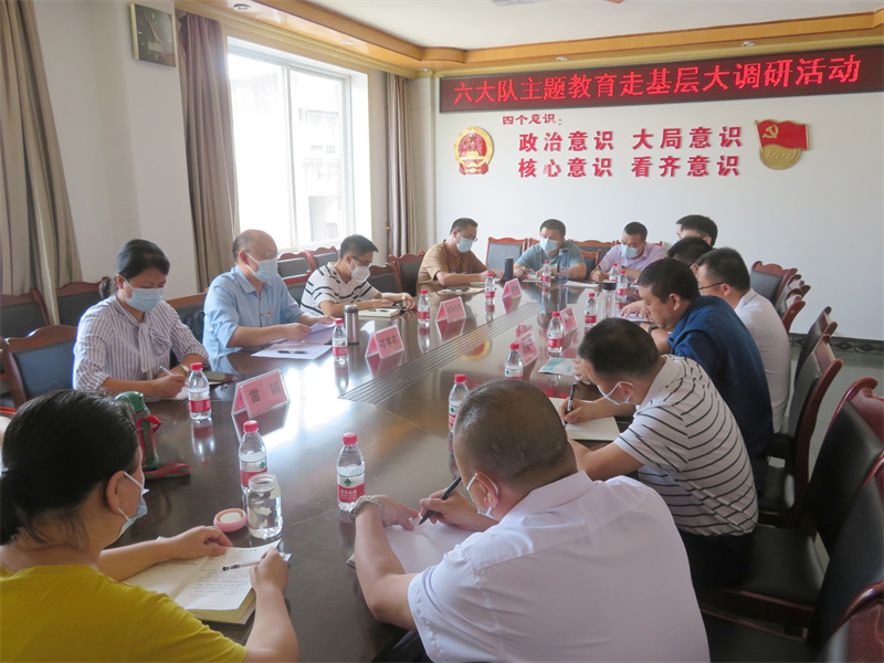 5..座谈会现场2.jpg