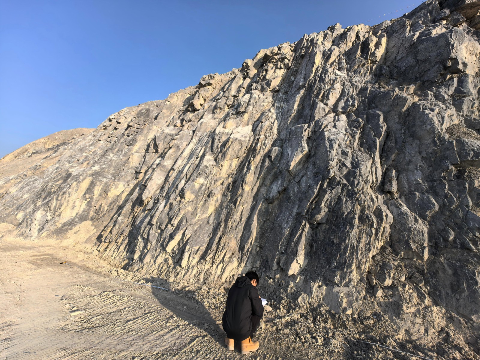 3茂县土门乡羊儿沟石灰岩详查野外调查.jpg