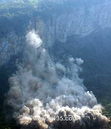 被誉为“四川第一爆“的天台山危岩爆破，护坡设计及施工
