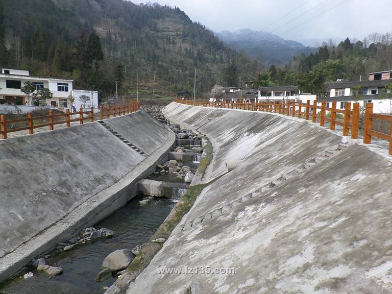 汶川县水磨镇牛塘沟特大型泥石流治理工程