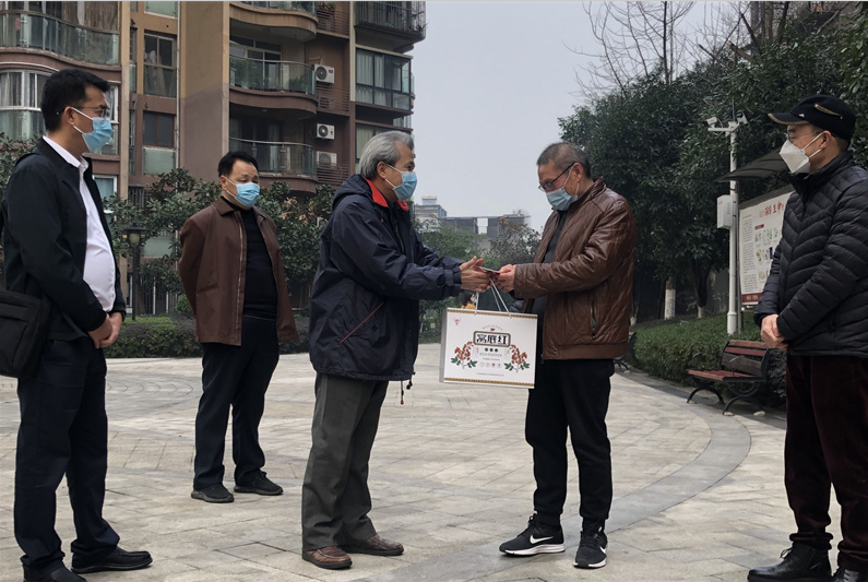 局总工程师李庆阳带队到六大队走访慰问老领导、困难职工