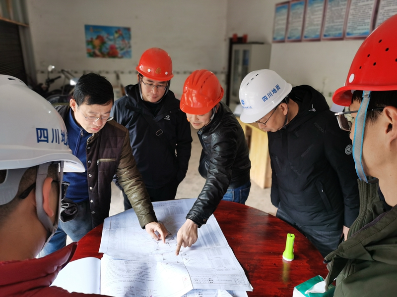 戴敬儒一行到兴文县九丝城镇地灾治理项目开展进度质量安全检查