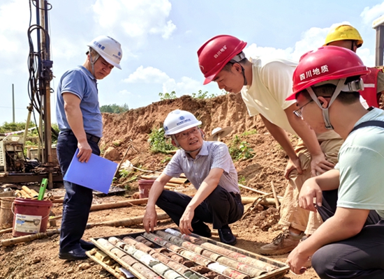 提升质量管理  筑牢安全防线——赵世民一行到资中县灰岩矿勘查项目开展“质量月”专项检查