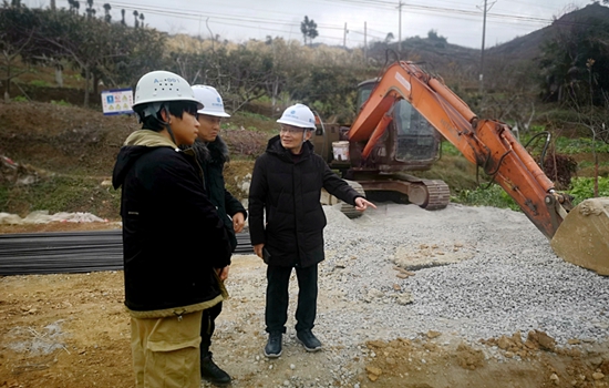 赵世民一行到汉源县地质灾害治理项目进行节前安全大检查
