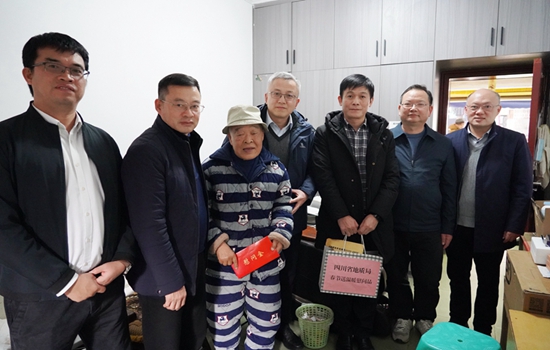 胡海军一行到六大队开展节前走访慰问